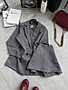 Графітовий жіночий стильний костюм-двійка класичного крою з костюмки: Міні спідниця-шорти та Піджак з плічками, фото 2