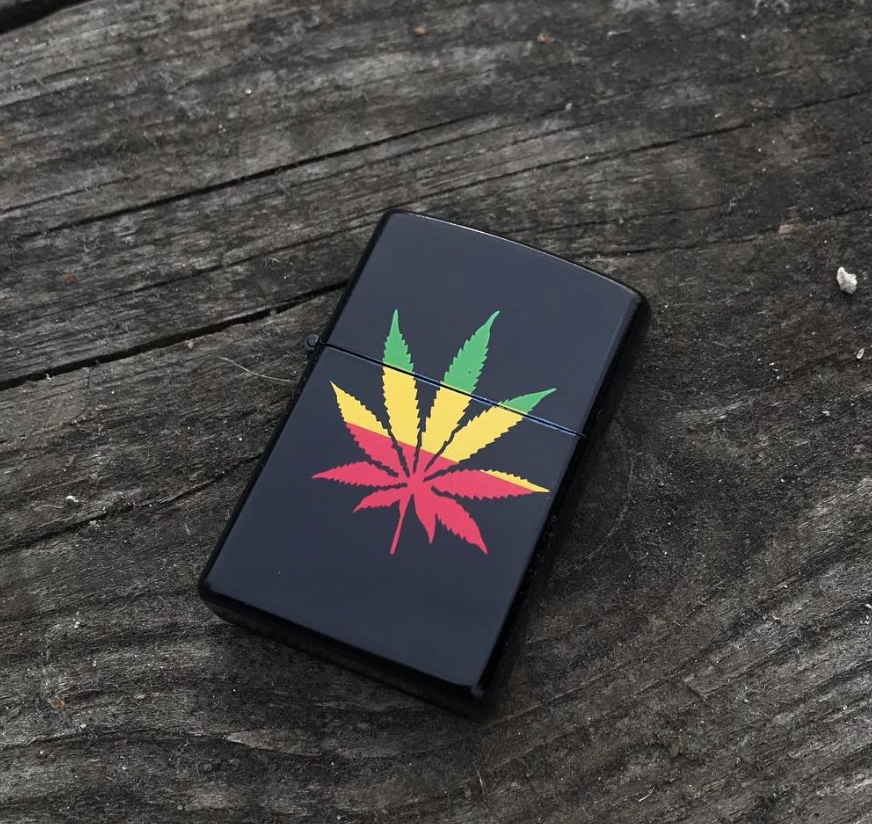Бензинова запальничка Zippo «MArihuana», фото 1
