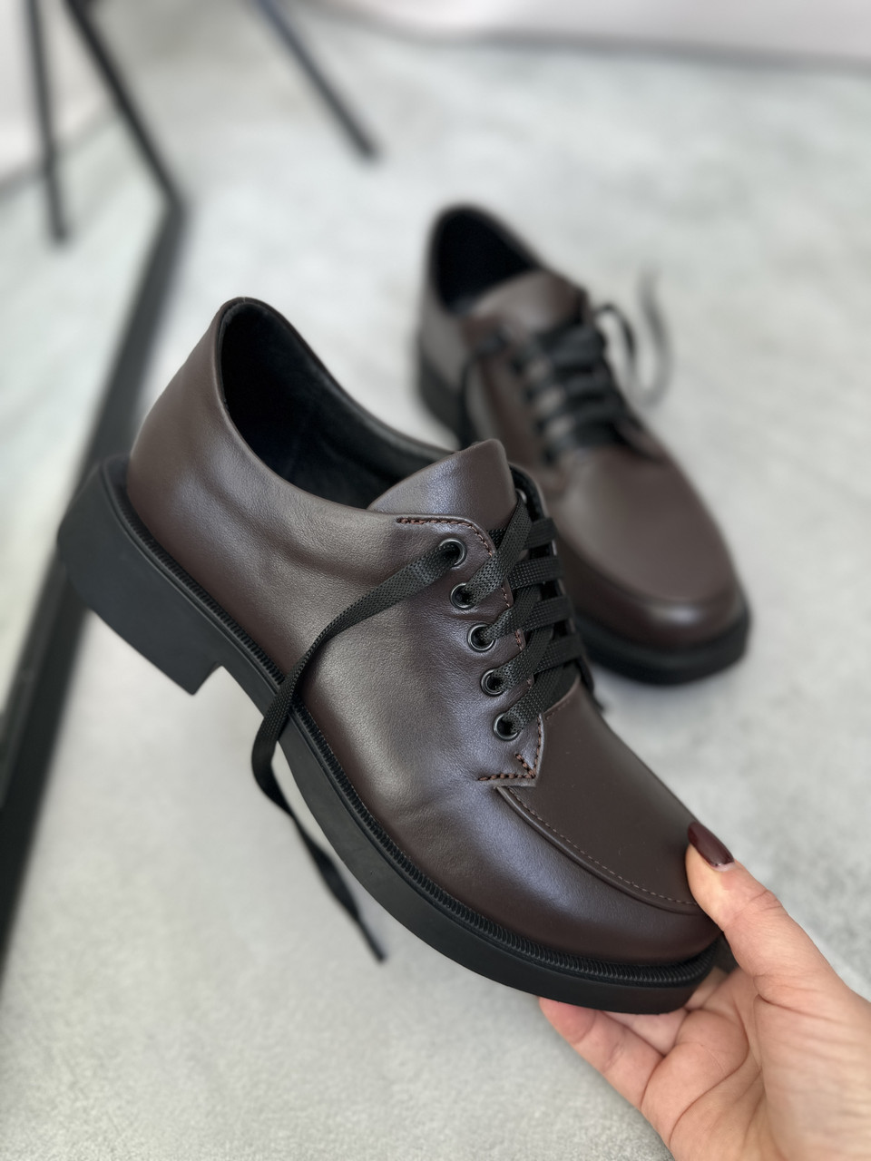 Шкіряні туфлі шоколадного кольору на невисокій підошві, фото 1