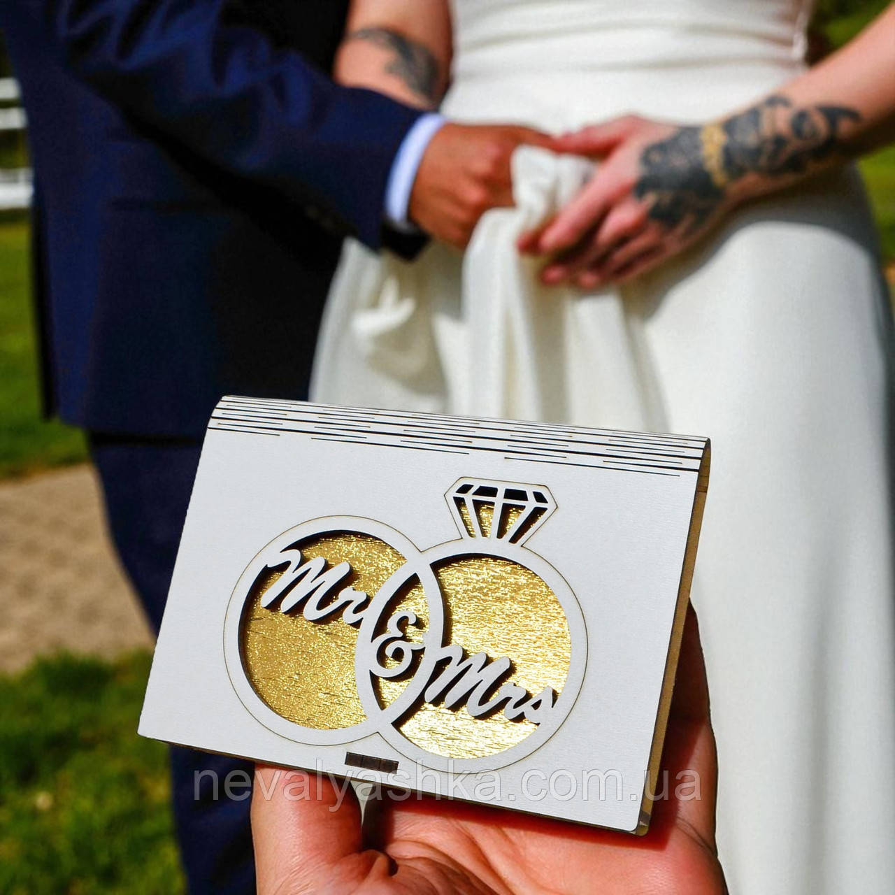 Весільна Підставка для Обручок 14 см, Футляр "Mr & Mrs Золото Містер и Міссіс", Іменна Дерев'яна Коробочка для Каблучок на Весілля