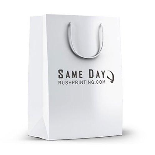 Пакет ламінований з лого та білим шнурком 20×30×10 см Якісний крейдований папір 200 г/м² білого кольору, фото 1