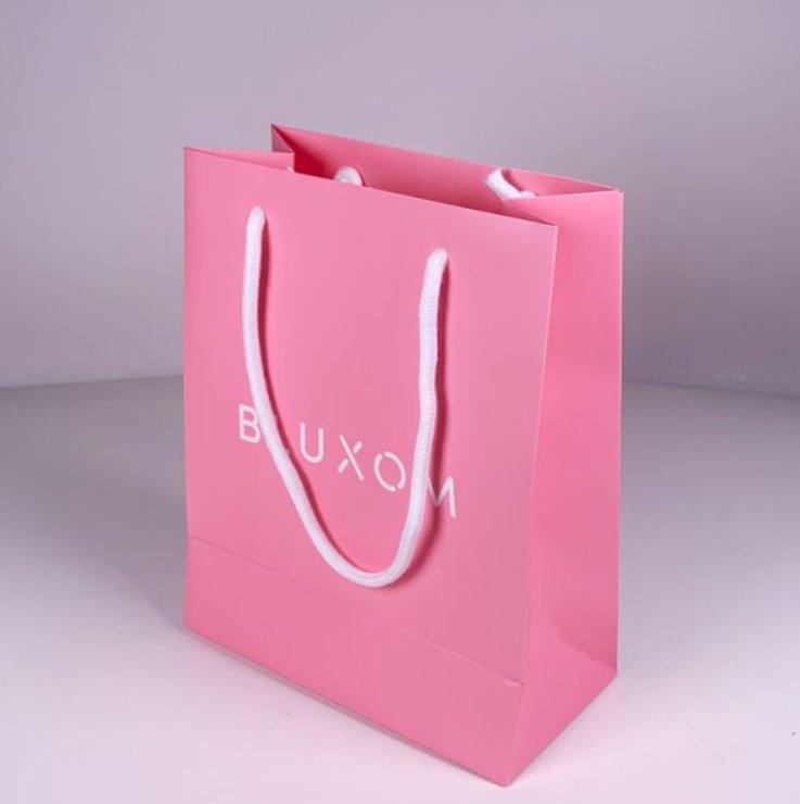 Фірмовий пакет рожевий 16х22х6 см з логотипом Матове покриття Білий або чорний шнурок\ атласна стрічка, фото 1