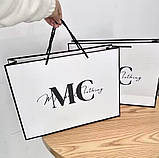 Брендований пакет з логотипом білий 35×25×9 см З чорним кантом і атласною ручкою Щільний папір 200 г/м, фото 2