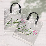 Пакет прозорий 40×45 см з чорною петлевою ручкою Щільність 60 мкм до 4 кг З фірмовим логотипом, фото 3