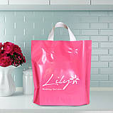 Рожевий брендований пакет розміром 30×30 см з білою ручкою петля Навантаження до 4 кг Щільність 60 мкм, фото 8