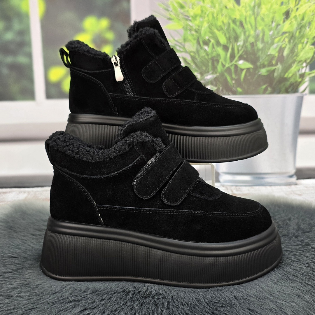 Черевики жіночі зимові на платформі ITTS чорні з натуральної замші на липучках 8153