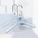 Дитячі плічки вішалки тремпеля 32 см білі пластикові з золотим гачком для дитячого одягу 5 шт., фото 3