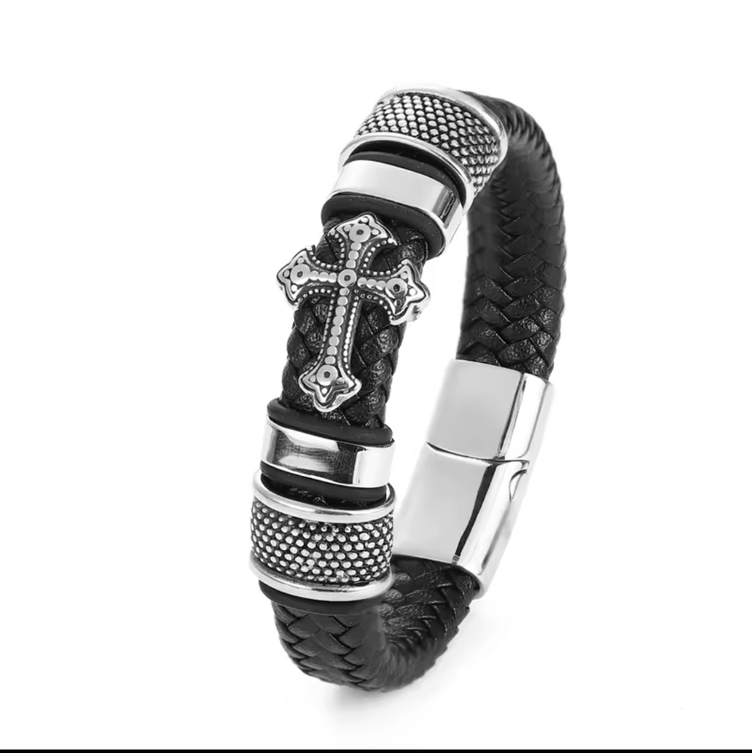 Чоловічий шкіряний браслет із плетінням і металевою вставкою «Крест» — стильний аксесуар у чорному кольорі