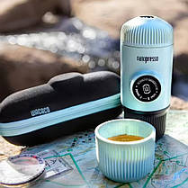 Портативна еспресо-кавоварка Wacaco Nanopresso блакитна з чохлом, фото 4