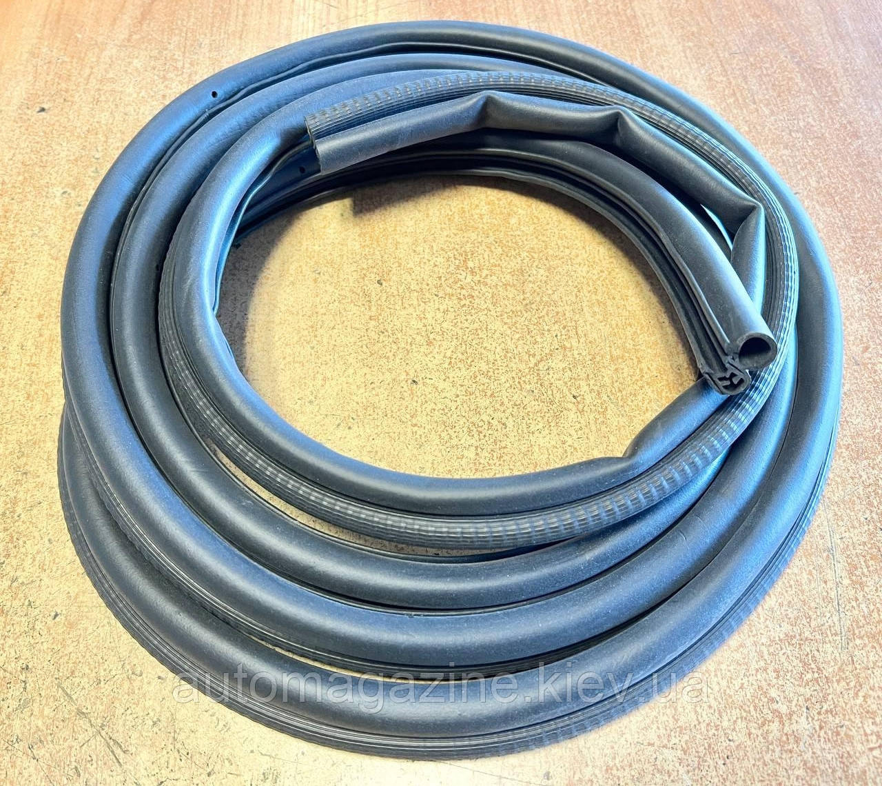 Ущільнювач передніх (задніх) дверей ВАЗ 2101, 2102, 2103, 2104, 2105, 2106, 2107 (3400 мм), фото 1