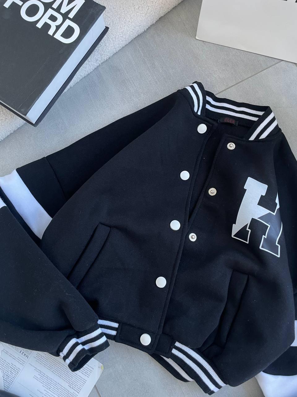 Затишна об'ємна жіноча толстовка кофта на кнопках теплий стильний осінній жіночий бомбер батнік тринітка на флісі, фото 1