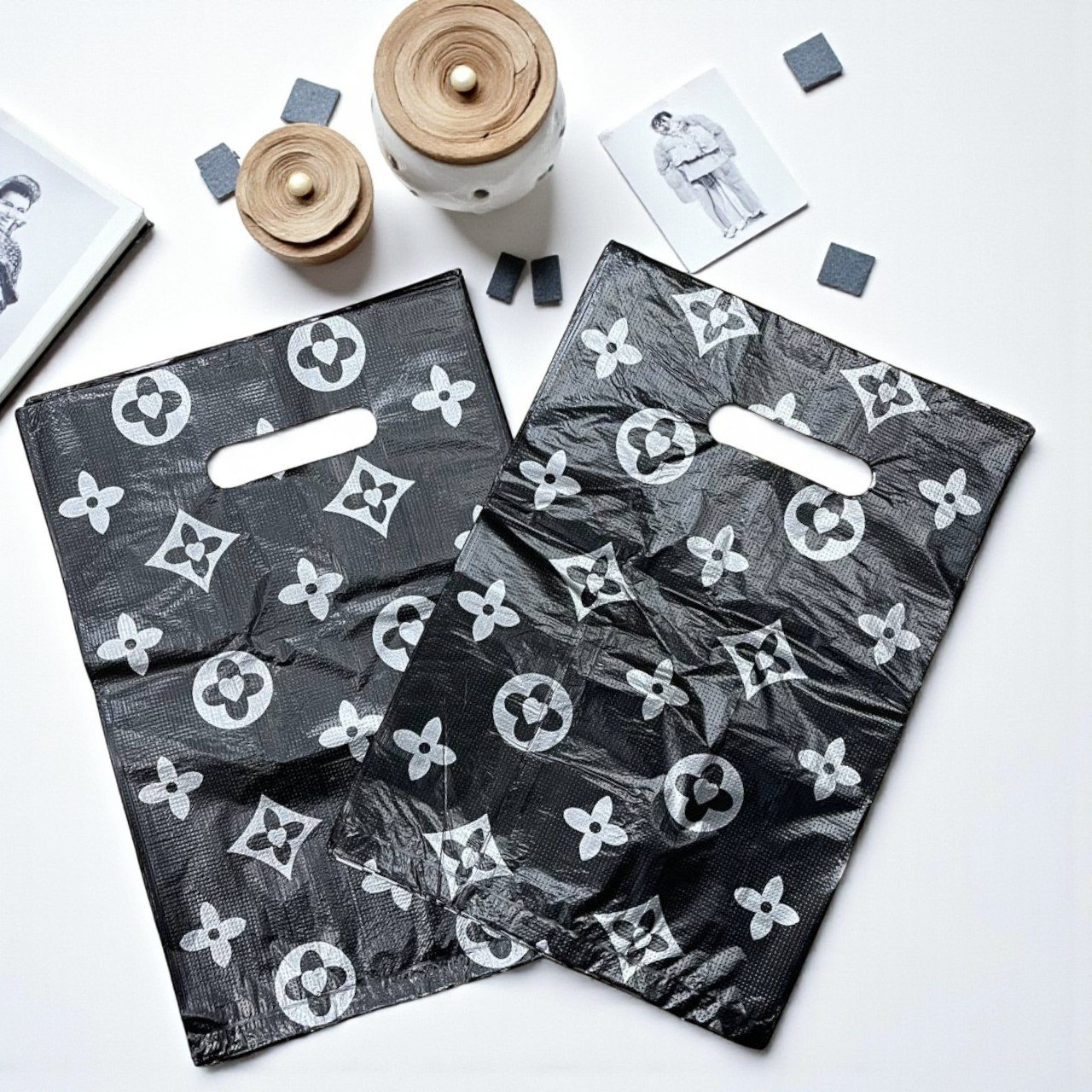 Пакети з вирубною ручкою 20x30 см 100 шт пакети поліетиленові банан, фото 1