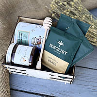 Подарок учителю в деревянном боксе: кружка, кофе и крем-мёд