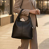 Велика жіноча сумка хобо на плече з екошкіри чорна якісна вміщує А4, фото 5