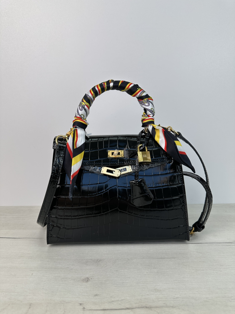 Шкіряна сумка фактура крокодил, золотиста фурнітура, 28см КТ-814-28 Чорна, фото 1