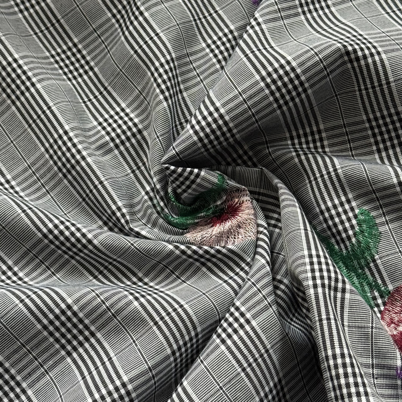 Костюмна з вишивкою, бордові квіти, фото 1