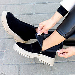 Стильні замшеві черевики на бежевій підошві