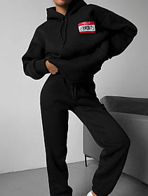 Чорний теплий жіночий костюм із турецької тринитки на флісі у вуличному стилі червоний стикер "Hello my name is"