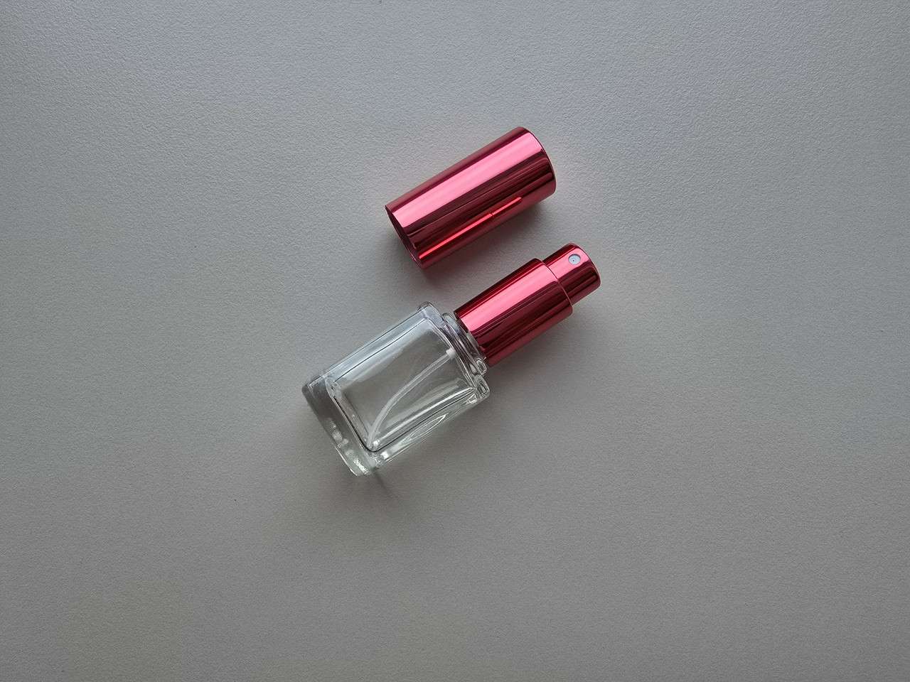 12 мл Квадратна пляшка скляна прозора з металевим розпилювачем, спреєм 13/410, флакон, атомайзер