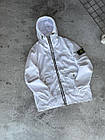 Біла молодіжна куртка-вітровка stone island з патчем спортивна чоловіча куртка стонік на блискавці с капюшоном, фото 4