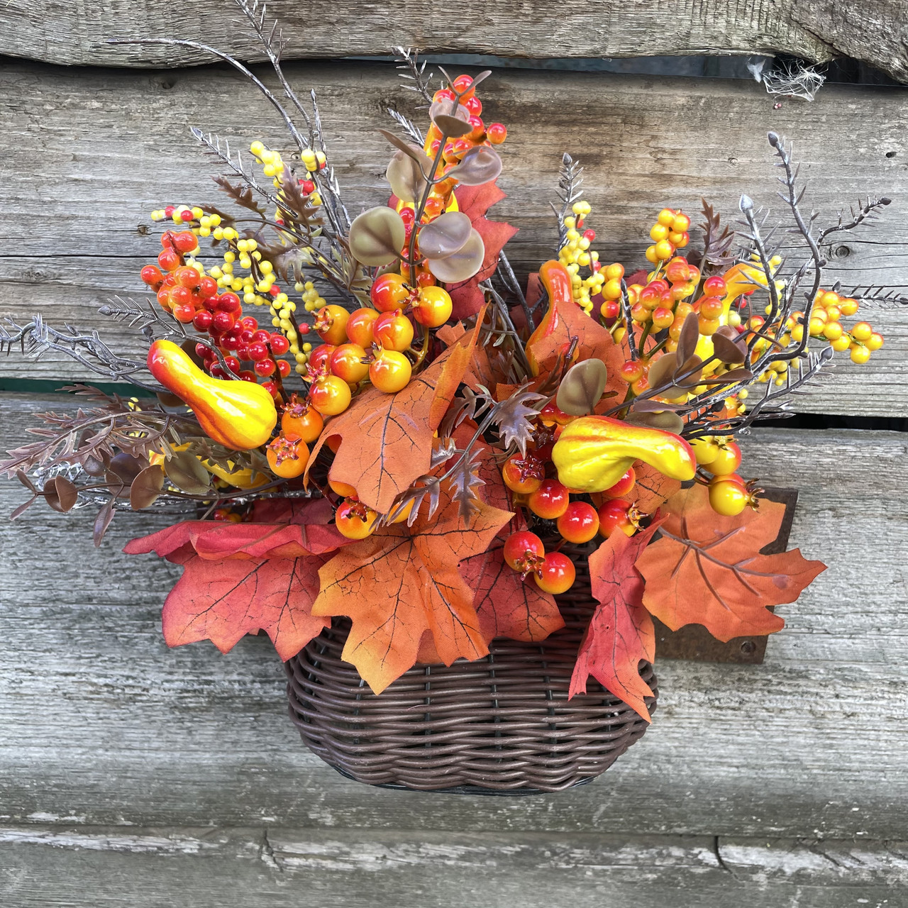 Бутоньєрка з ягодами, листям і гарбузом 25 см «Золота осінь», фото 1
