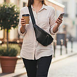 Шкіряна поясна сумка жіноча бананка через плече чорна з натуральної шкіри, фото 6