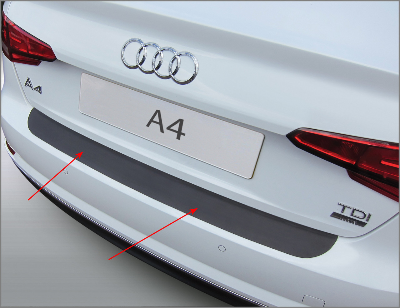 Пластикова захисна накладка на задній бампер для Audi A4 4-дв. седан 2015-2018, фото 1