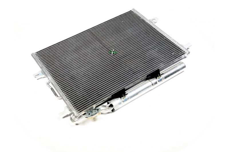 Конденсор кондиціонера Mercedes W211 E200-500 02- (Van Wezel) 30005307