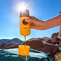 Портативна еспресо-кавоварка Wacaco Nanopresso жовта, механічна, для меленої кави, фото 4