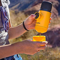 Портативна еспресо-кавоварка Wacaco Nanopresso жовта, механічна, для меленої кави, фото 7