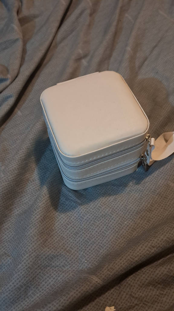 Футляр для прикрас подвійний з дзеркалом з ручкою на блискавці 10 см х 10 см х 7,5 см Білий - фото покупців 1