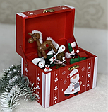 ❤️Різдвяна дерев'яна музична скринька з коником та сніговиком Червона, фото 3