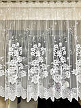 Красива коротка біла жакардова тюль у квітах на кухню до підвіконня, фото 2