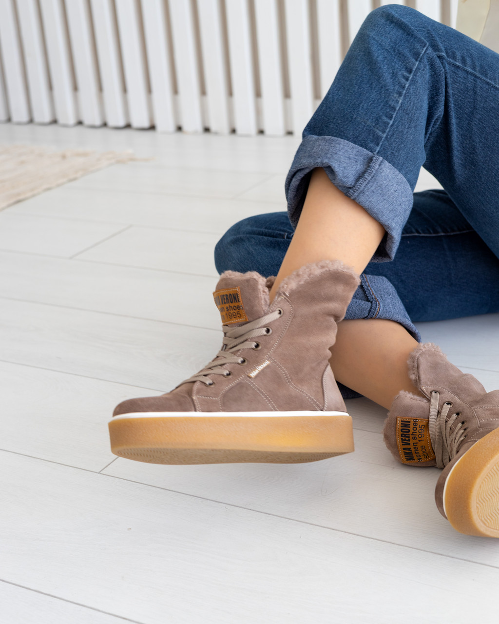 Замшеві жіночі бежеві зимові черевики з відворотом 37 р-р, фото 1