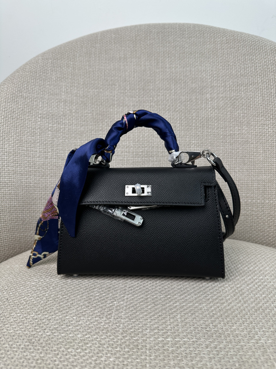 Стильна міні сумка з клапаном 19см срібна фурнітура А-801-19 Чорна, фото 1