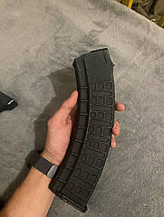 На 40 набоїв( макс 42 ), 5,45 чорний