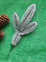 Гілка ялинки лита засніжена №2. Штучна хвоя. Литі гілочки ялини. Ялинкові гілочки.