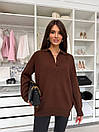 Жіночий подовжений светр на ґудзиках із коміром поло та спущеним плечем (р. 42-48) 55sv3450, фото 3