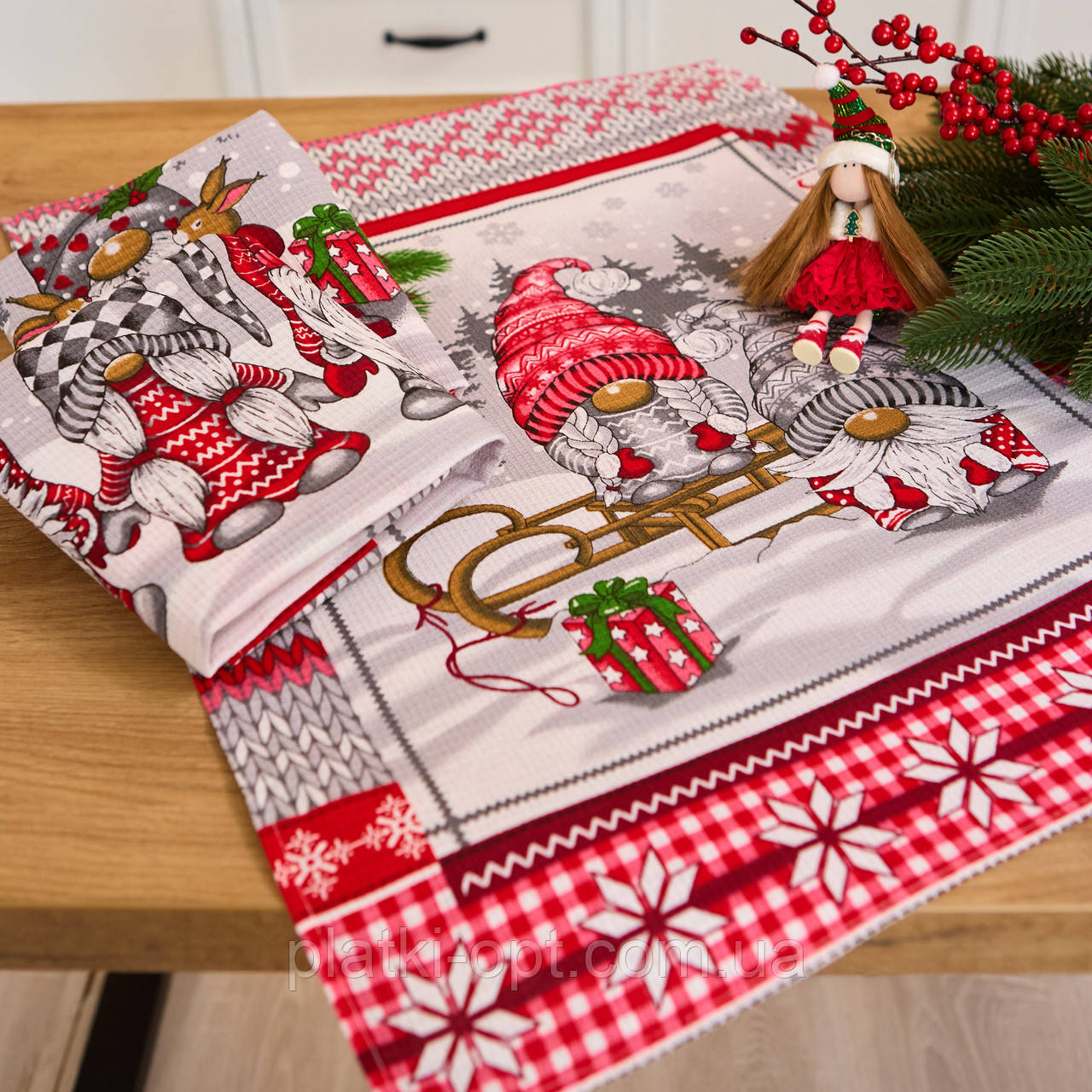 Кухонні рушники вафельні "Гноми" коробка 3шт. 60х47 см