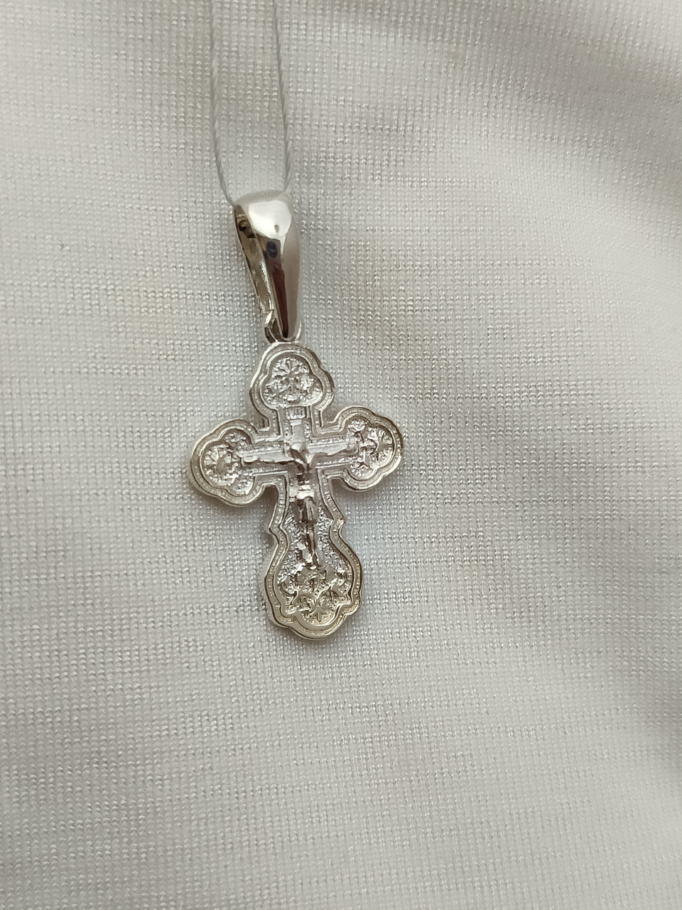 Срібний хрестик з розп'яттям