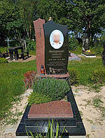 Комбинировванный памятник из гранита Габбро и Лезник 1