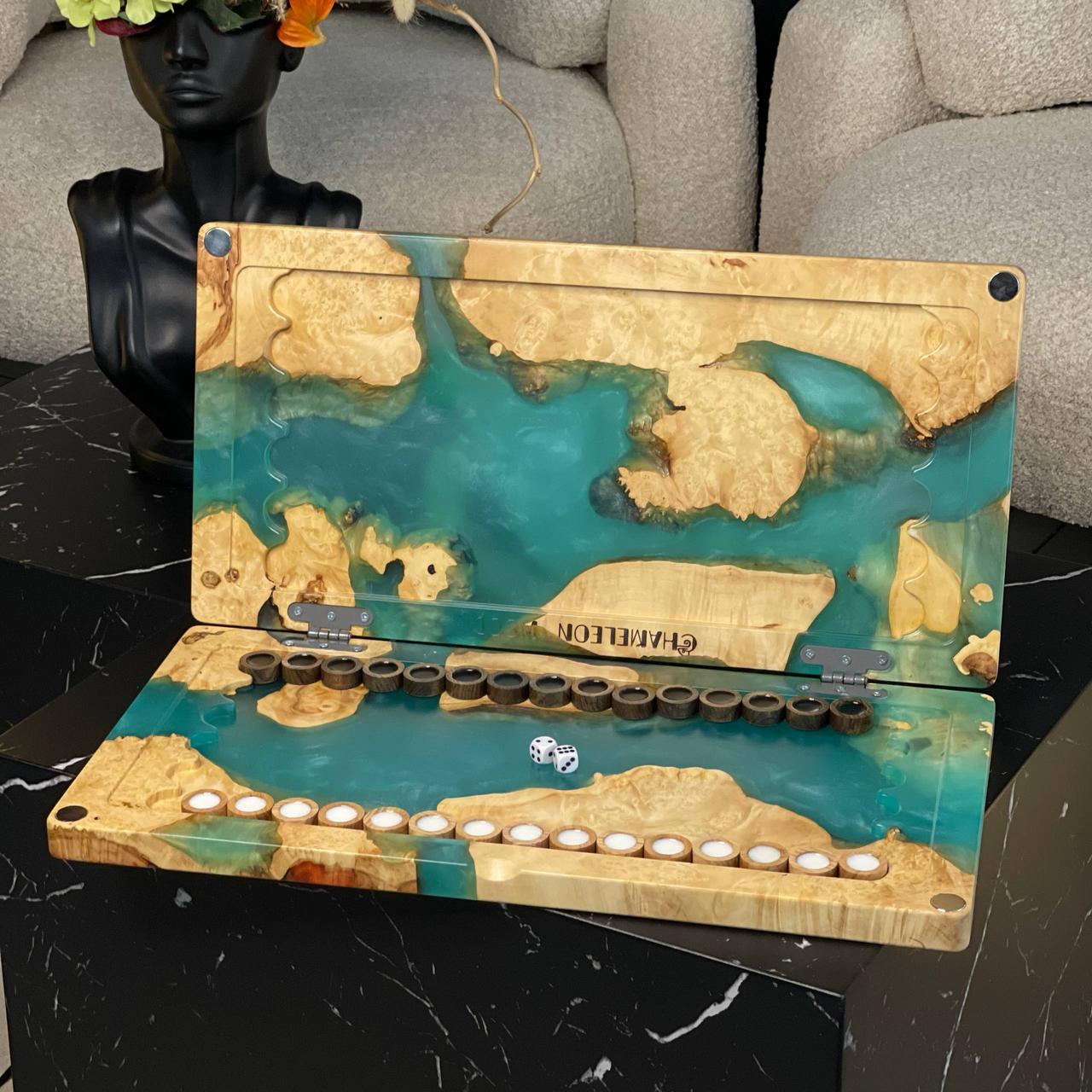 Нарди ручної роботи з натурального дерева та епоксидної смоли 50*50 см на магнітах, фото 1