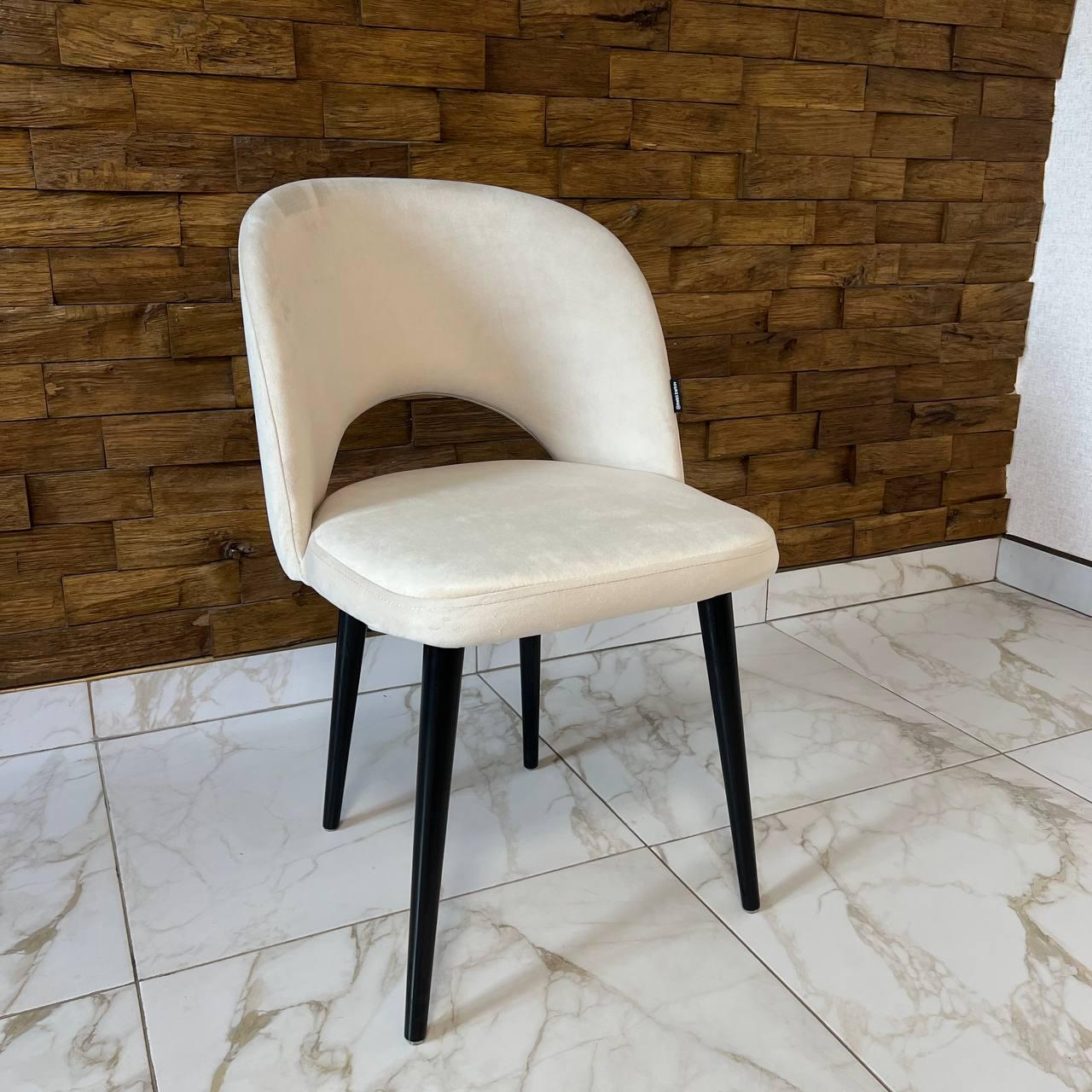 Інтер'єрний стілець PARMA зі спинкою із бежевого велюру на чорному дерев'яному каркасі, фото 1