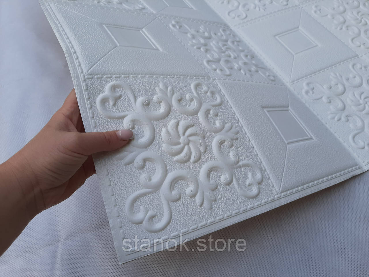 Декоративна самоклеюча 3D панель. Настінно-стельова панель білого кольору з фігурами. 700x700x5 мм, фото 1