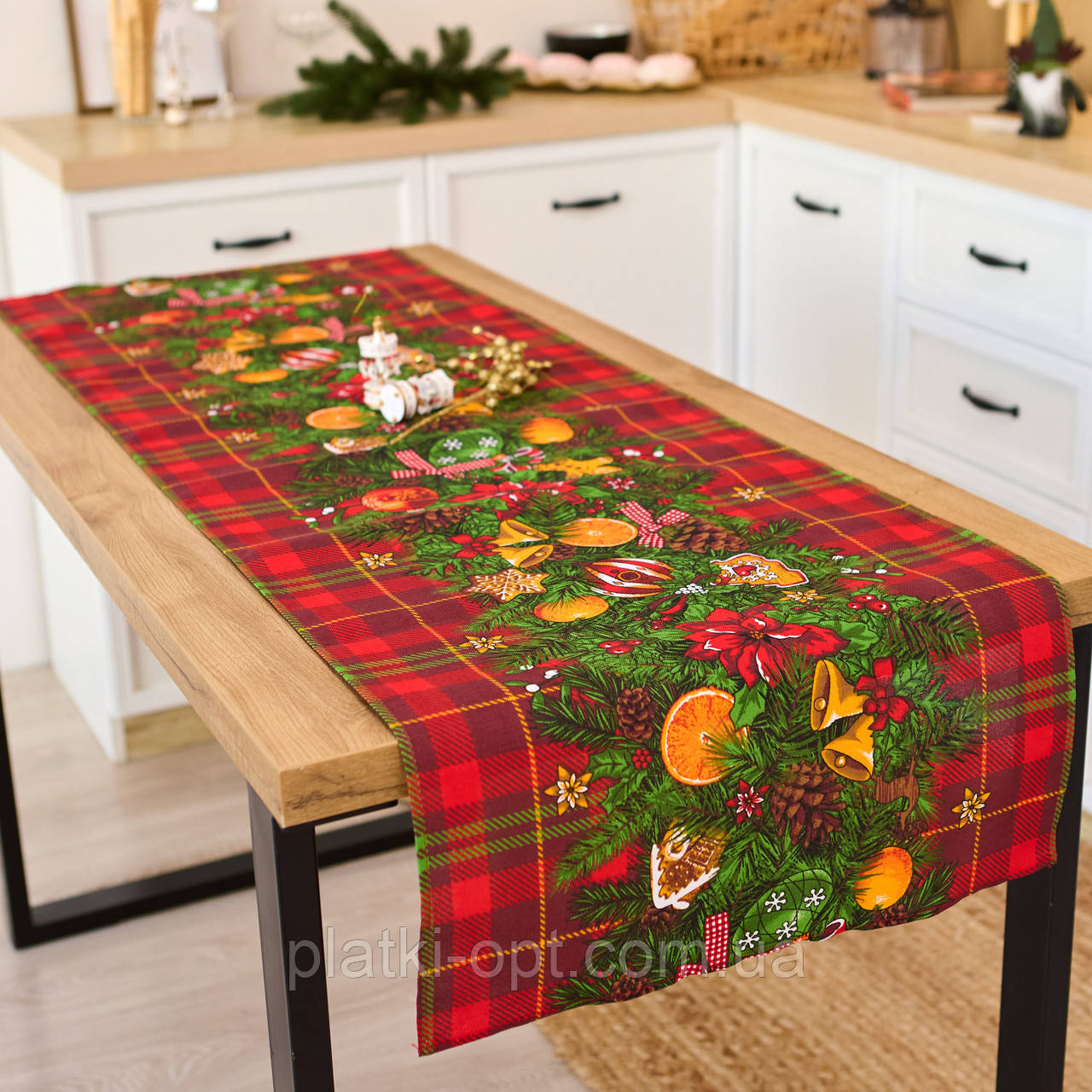 Новорічна скатертина-доріжка (раннер) "Ялинова гірлянда" 140х47см