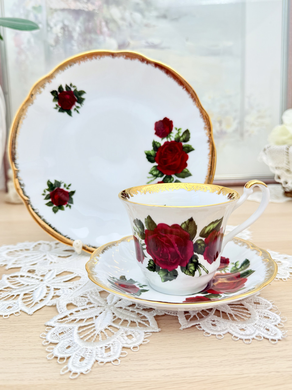 Вінтажна чайна трійка, чашка та блюдце та тарілка з бардовими трояндами, Rheinpfalz-Hartporzellan, Німеччина