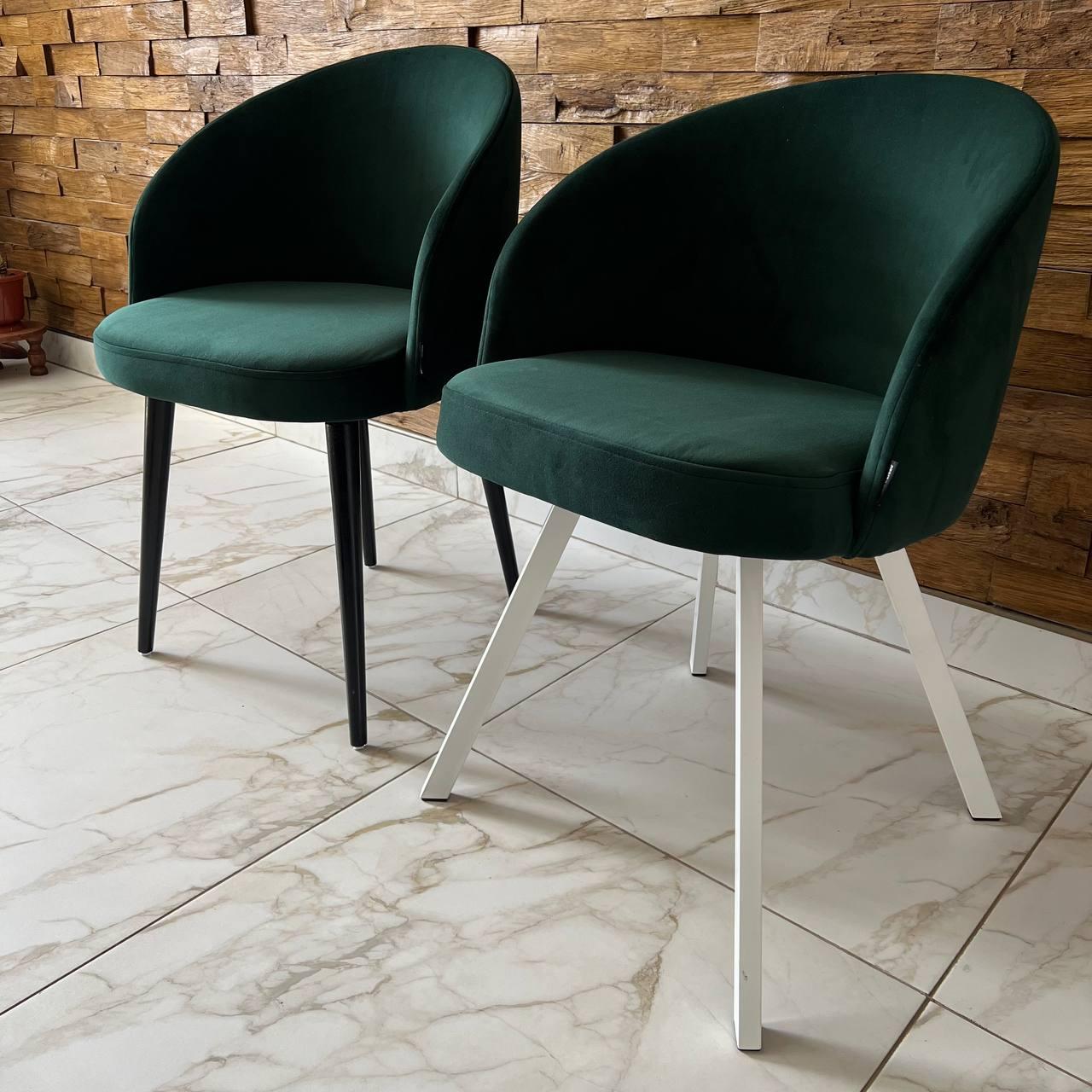 Інтер'єрний стілець КОМО зі спинкою з темно-зеленого велюру категорії люкс на металевому каркасі, фото 1
