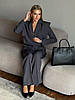 Жіночий сірий діловий костюм-двійка: піджак оригінального крою та широкі штани, фото 5