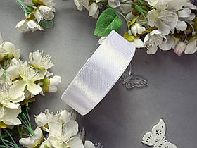 Атласна стрічка 2,5 см, 36 ярд (близько 33 м), білого кольору