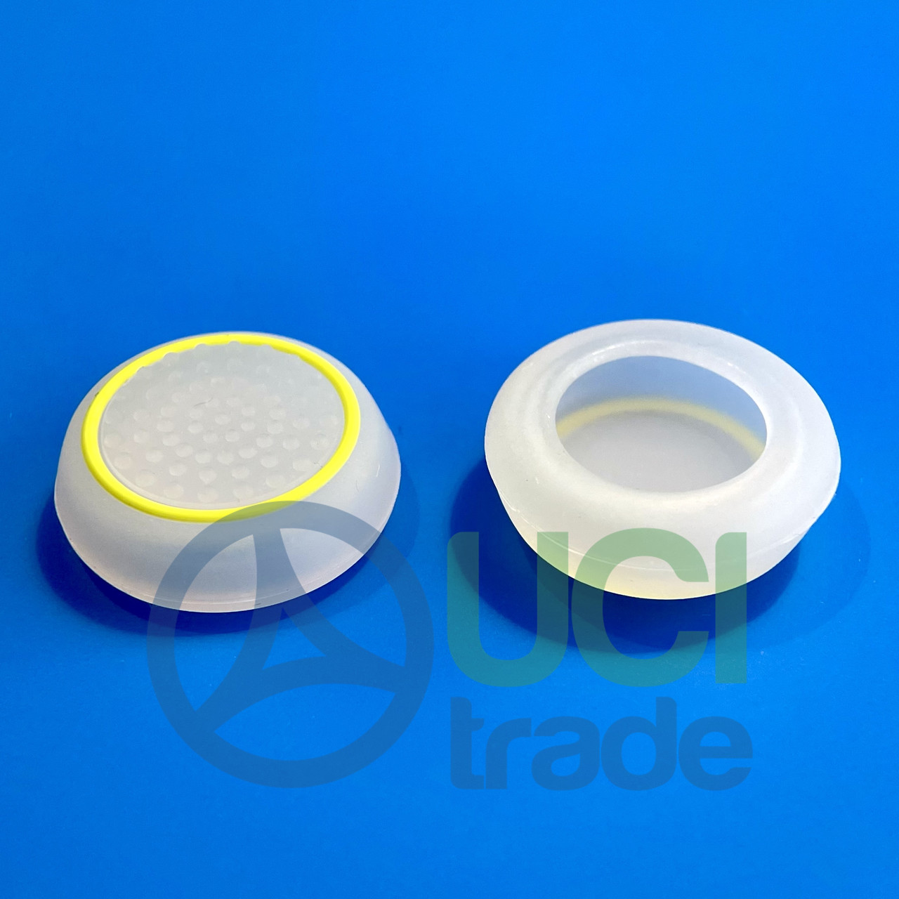 Силіконові накладки на стіки геймпаду PS5 PS4 Xbox та ін. (пара — 2 шт.) Білі з жовтою окантовкою, фото 1